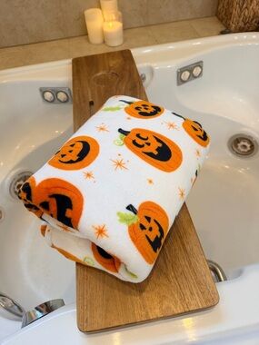 Soft fleece target throw blanket 50”x60”